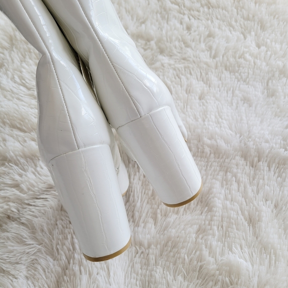 PrettyLittleThing White Faux Snakeskin Print Ankle Boots - Picture 11 of 11